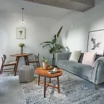 Baseplus-Shanghai Binjiang Serviced Apartment